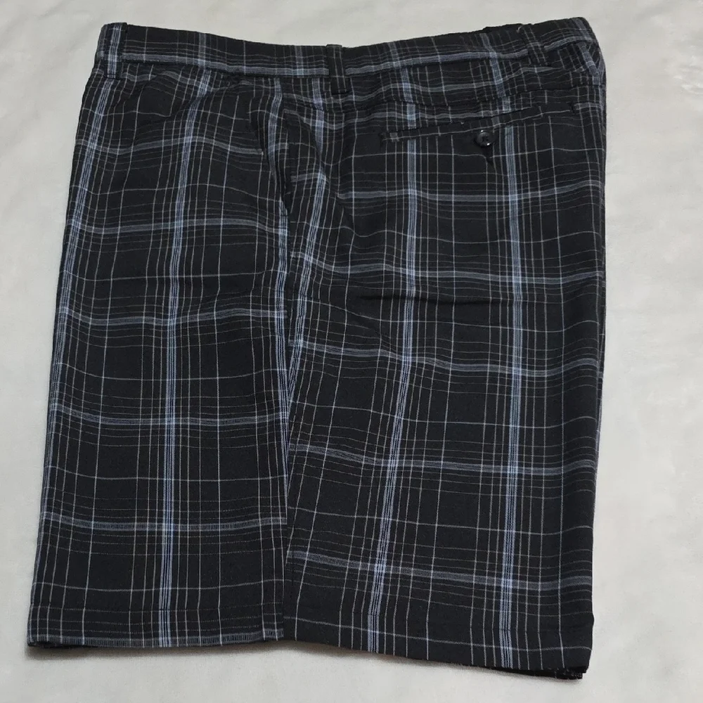 SHARK GREG NORMAN‎ Black Plaid Shorts. SIZE 38.